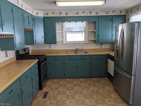 635 Bear Run, Cairo, WV 26337 photo 7