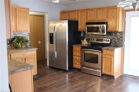 775 Bisson Ave, Akron, OH 44307 photo 5