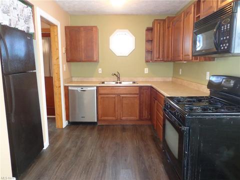633 Weller Rd, Elyria, OH 44035 photo 3