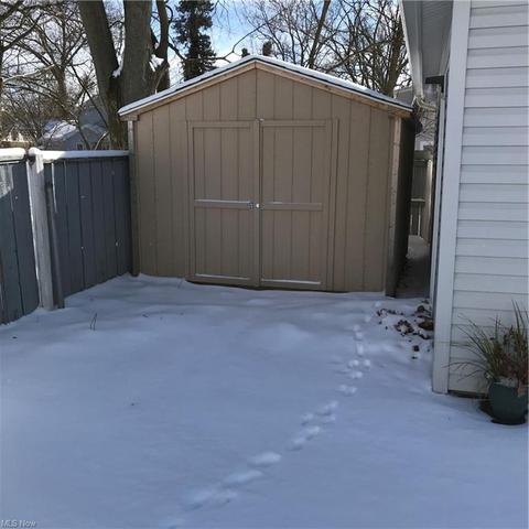 170 Harold St, Akron, OH 44310 photo 3