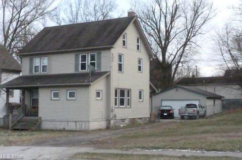 406 Elm St, Struthers, OH 44471 photo 2