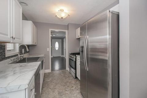 119 Hamilton St, Elyria, OH 44035 photo 9