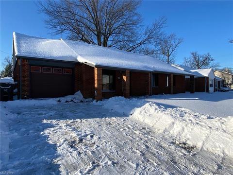 560 Hemlock Dr, Euclid, OH 44132 photo 2