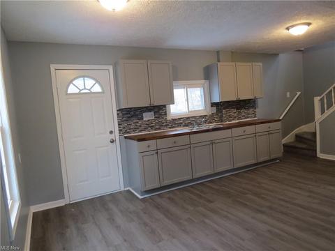 2425 E 34th St, Lorain, OH 44055 photo 6