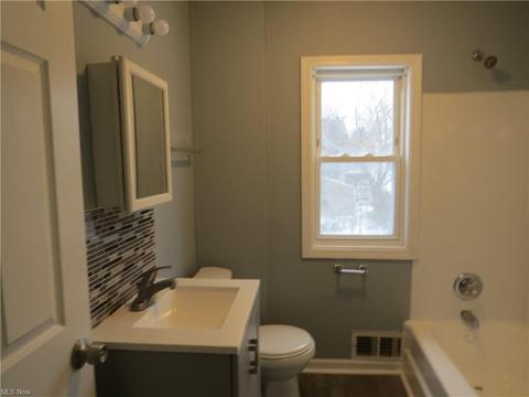 2425 E 34th St, Lorain, OH 44055 photo 15