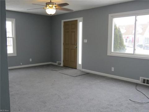 2425 E 34th St, Lorain, OH 44055 photo 3