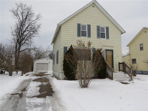 2425 E 34th St, Lorain, OH 44055 photo 2