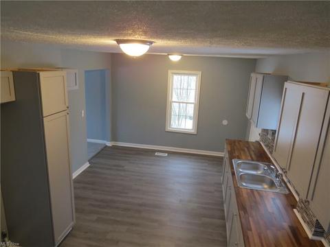 2425 E 34th St, Lorain, OH 44055 photo 7