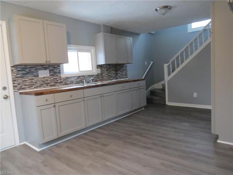 2425 E 34th St, Lorain, OH 44055 photo 5