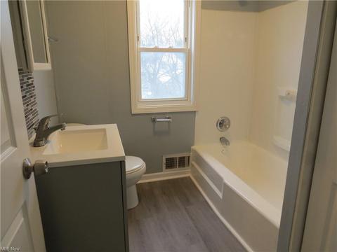 2425 E 34th St, Lorain, OH 44055 photo 16