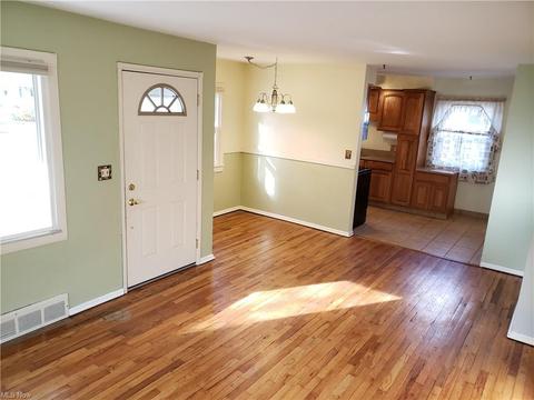 1233 Cedar Dr, Lorain, OH 44052 photo 3