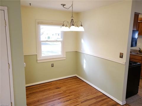 1233 Cedar Dr, Lorain, OH 44052 photo 4
