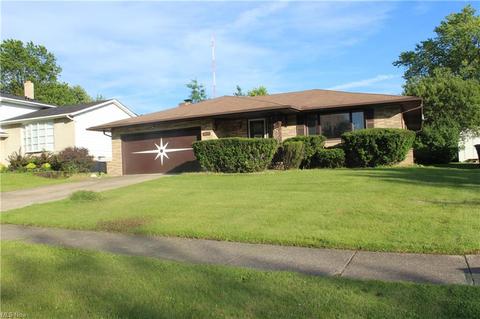 5603 Laurent Dr, Parma, OH 44129 photo 2