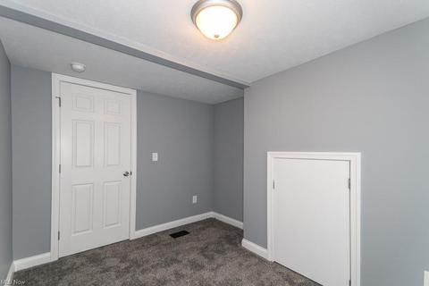 1734 E 296th St, Wickliffe, OH 44092 photo 9