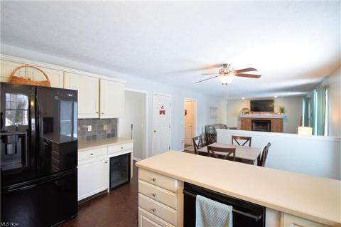 7700 Roeper Rd, Parma, OH 44134 photo 4