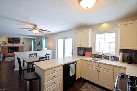7700 Roeper Rd, Parma, OH 44134 photo 3
