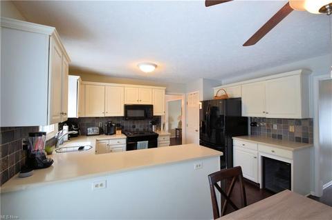 7700 Roeper Rd, Parma, OH 44134 photo 5