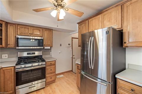 5820 Sequoia Dr, Parma, OH 44134 photo 3