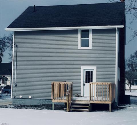 2042 E 42nd St, Ashtabula, OH 44004 photo 3