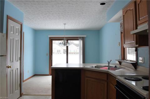 104 Stonehedge Dr, Elyria, OH 44035 photo 9