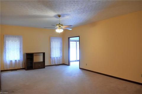 104 Stonehedge Dr, Elyria, OH 44035 photo 4
