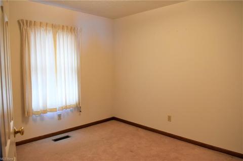 104 Stonehedge Dr, Elyria, OH 44035 photo 11