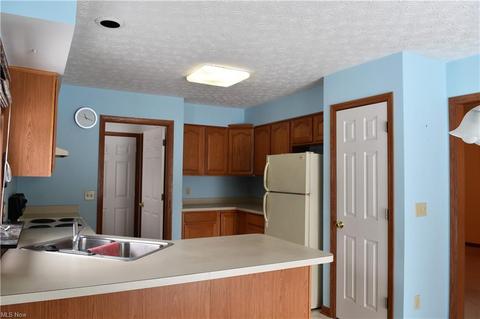 104 Stonehedge Dr, Elyria, OH 44035 photo 8