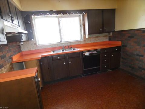 538 Garfield Ave, Elyria, OH 44035 photo 3