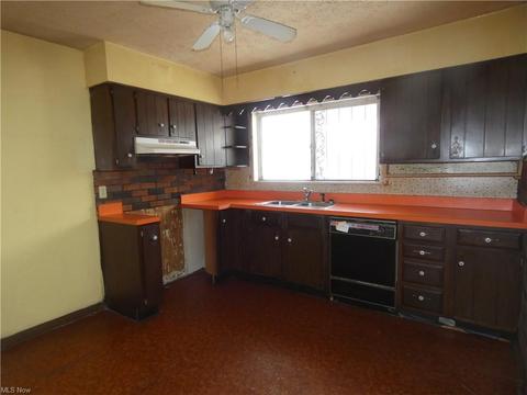 538 Garfield Ave, Elyria, OH 44035 photo 2