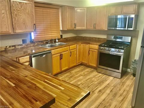 648 Oakridge Dr, Boardman, OH 44512 photo 2