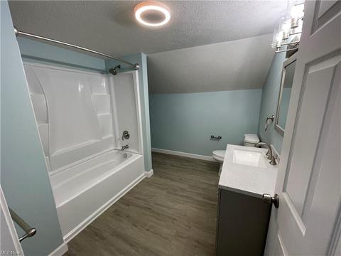 3172 E Waterloo Rd, Akron, OH 44312 photo 9