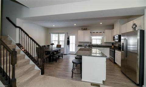 802 Buckeye Dr, Akron, OH 44303 photo 7
