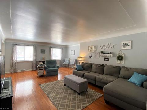 295 E 246th St, Euclid, OH 44123 photo 3