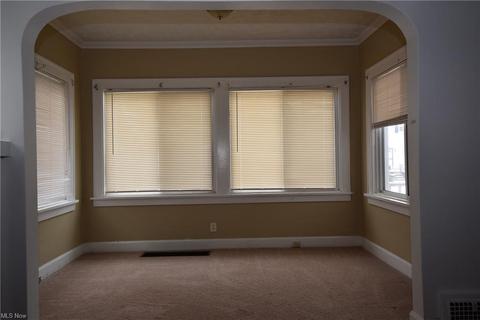 7601 Thornton Dr, Parma, OH 44129 photo 4
