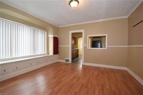 7601 Thornton Dr, Parma, OH 44129 photo 5