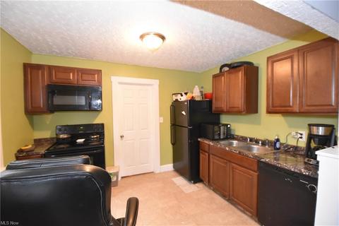 7601 Thornton Dr, Parma, OH 44129 photo 18