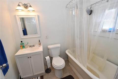7601 Thornton Dr, Parma, OH 44129 photo 21