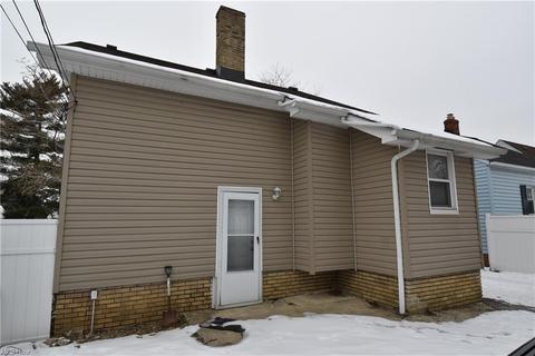 7601 Thornton Dr, Parma, OH 44129 photo 2