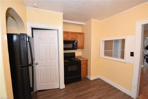 7601 Thornton Dr, Parma, OH 44129 photo 7