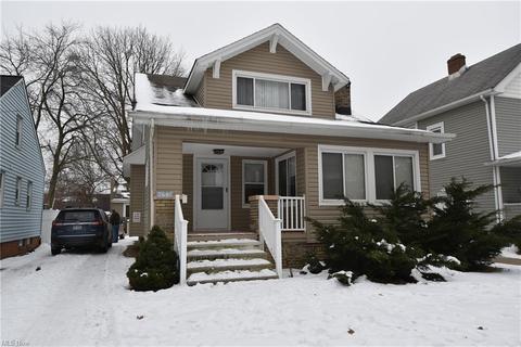 7601 Thornton Dr, Parma, OH 44129 photo 1