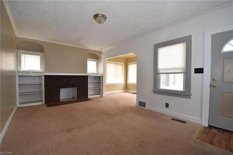 7601 Thornton Dr, Parma, OH 44129 photo 3