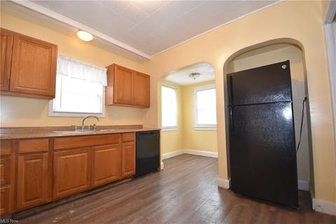 7601 Thornton Dr, Parma, OH 44129 photo 6