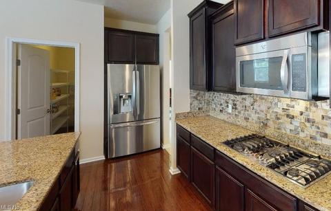448 Marfa Cir, Copley, OH 44321 photo 3