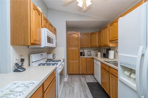 120 Bentley Dr, Elyria, OH 44035 photo 5