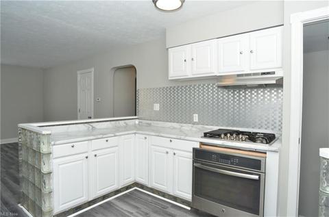 6507 Orchard Ave, Parma, OH 44129 photo 2