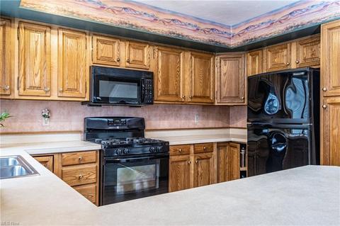 1517 Baycrest Dr NW, Canton, OH 44708 photo 3