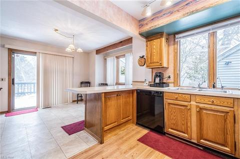 1517 Baycrest Dr NW, Canton, OH 44708 photo 4