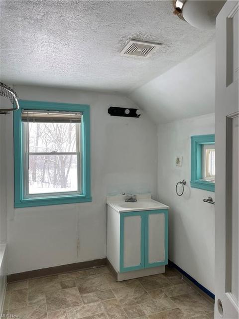 416 E 23rd St, Ashtabula, OH 44004 photo 5