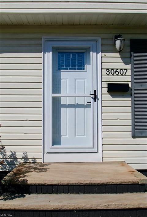 30607 Willowick Dr, Willowick, OH 44095 photo 3