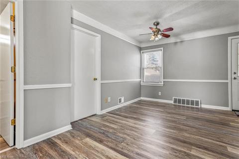 415 E 275th St, Euclid, OH 44132 photo 8